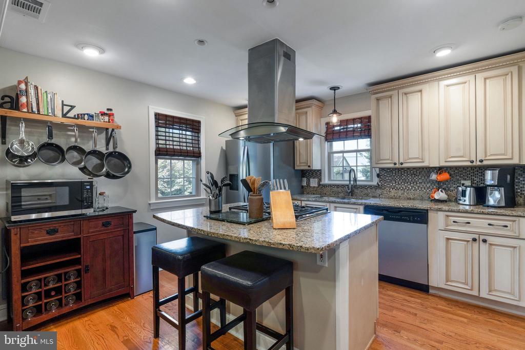 2905 OAK KNOLL DRIVE