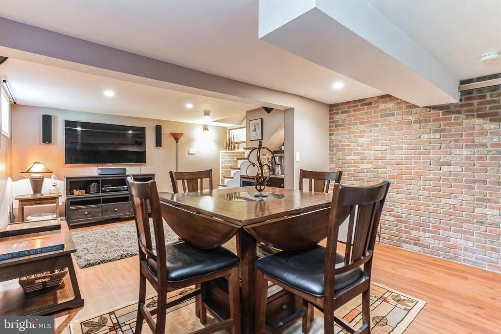 2905 OAK KNOLL DRIVE