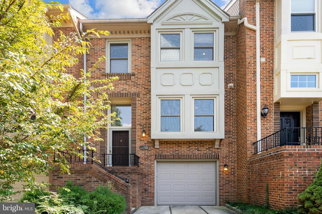 3915 GREEN LOOK COURT