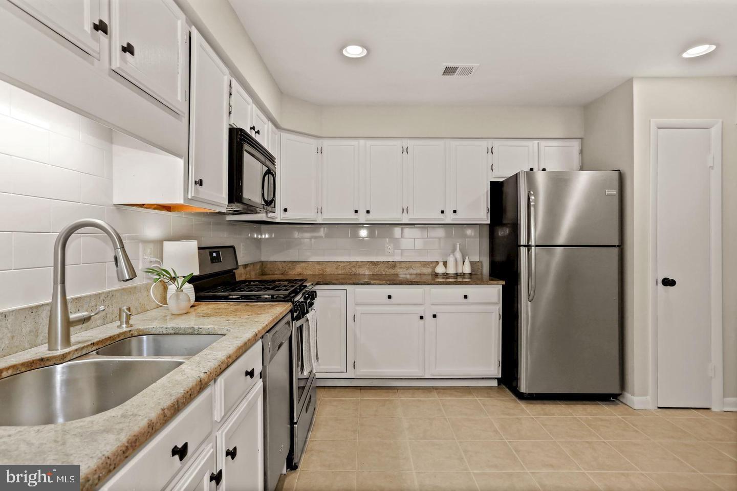 3875 STEPPES COURT B 3875B