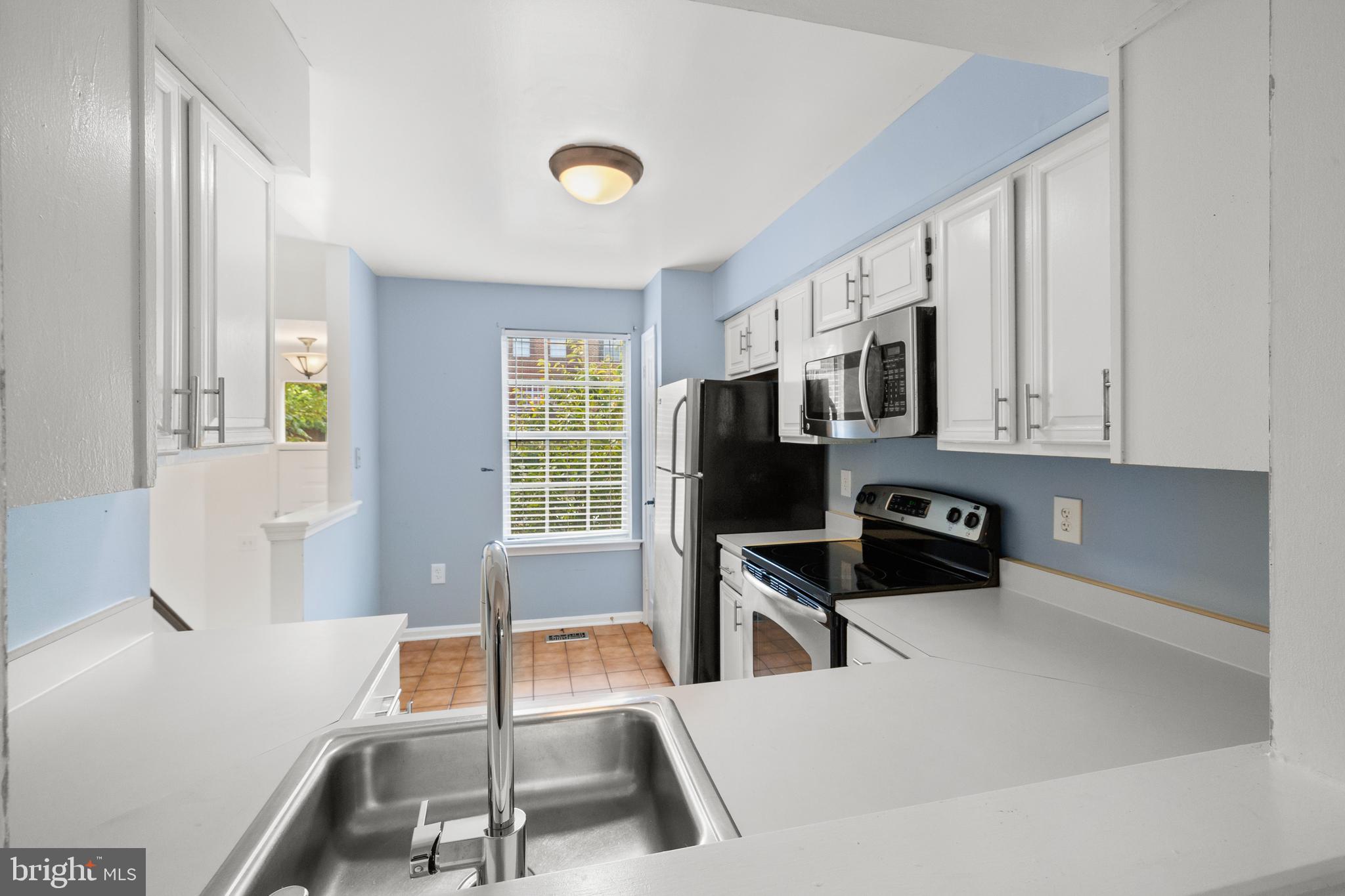 2127 HUTCHISON GROVE COURT