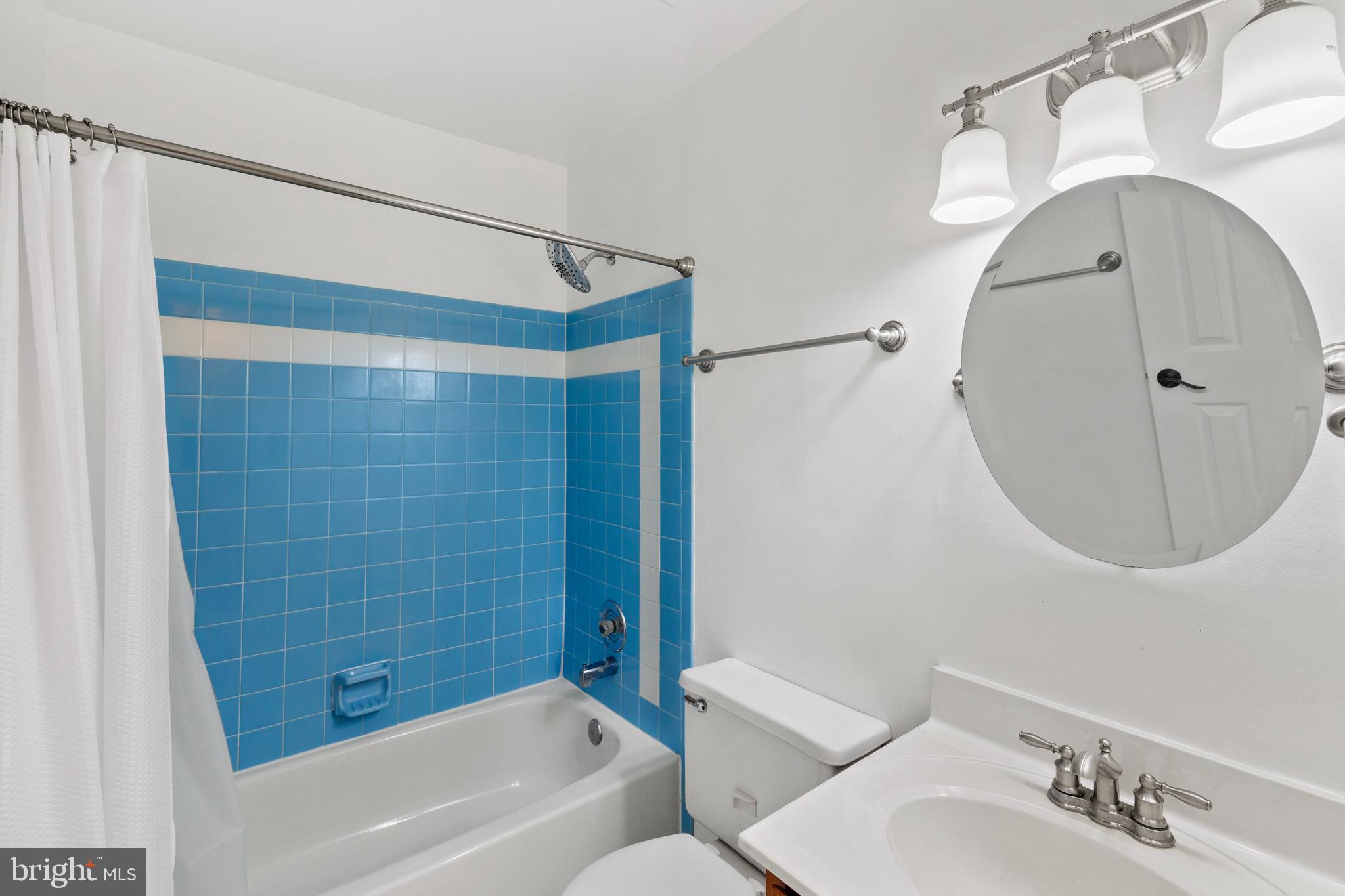 2127 HUTCHISON GROVE COURT