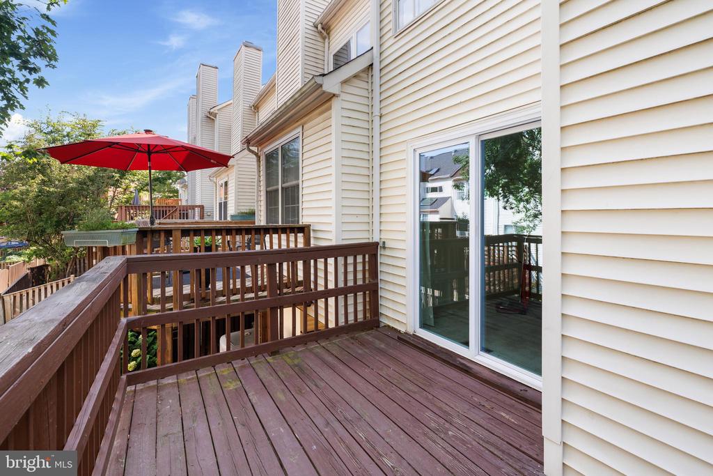 2127 HUTCHISON GROVE COURT
