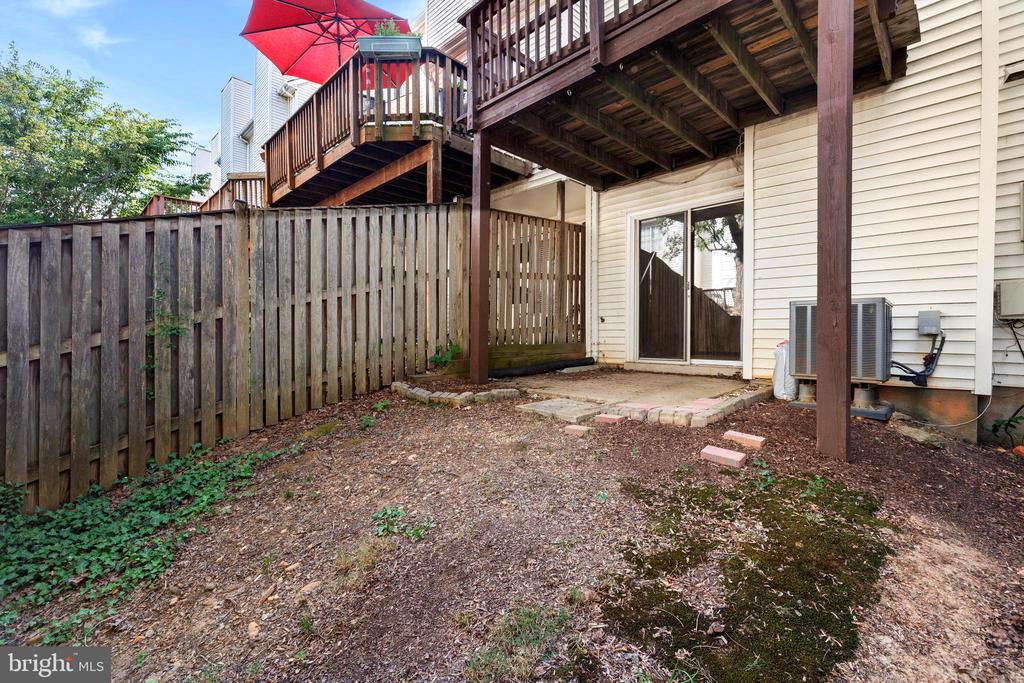 2127 HUTCHISON GROVE COURT