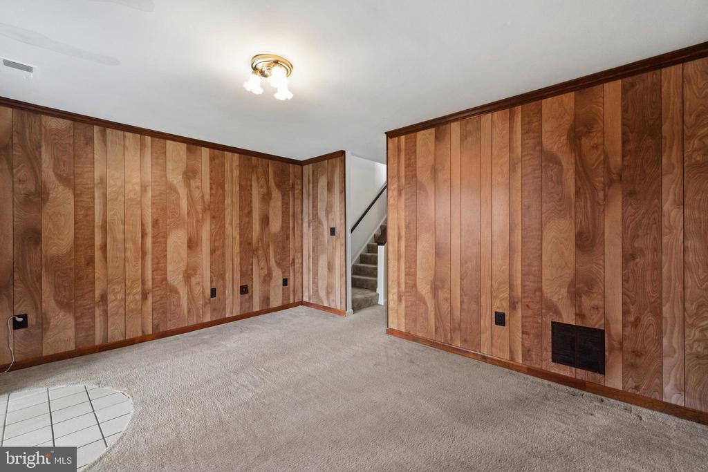 2127 HUTCHISON GROVE COURT