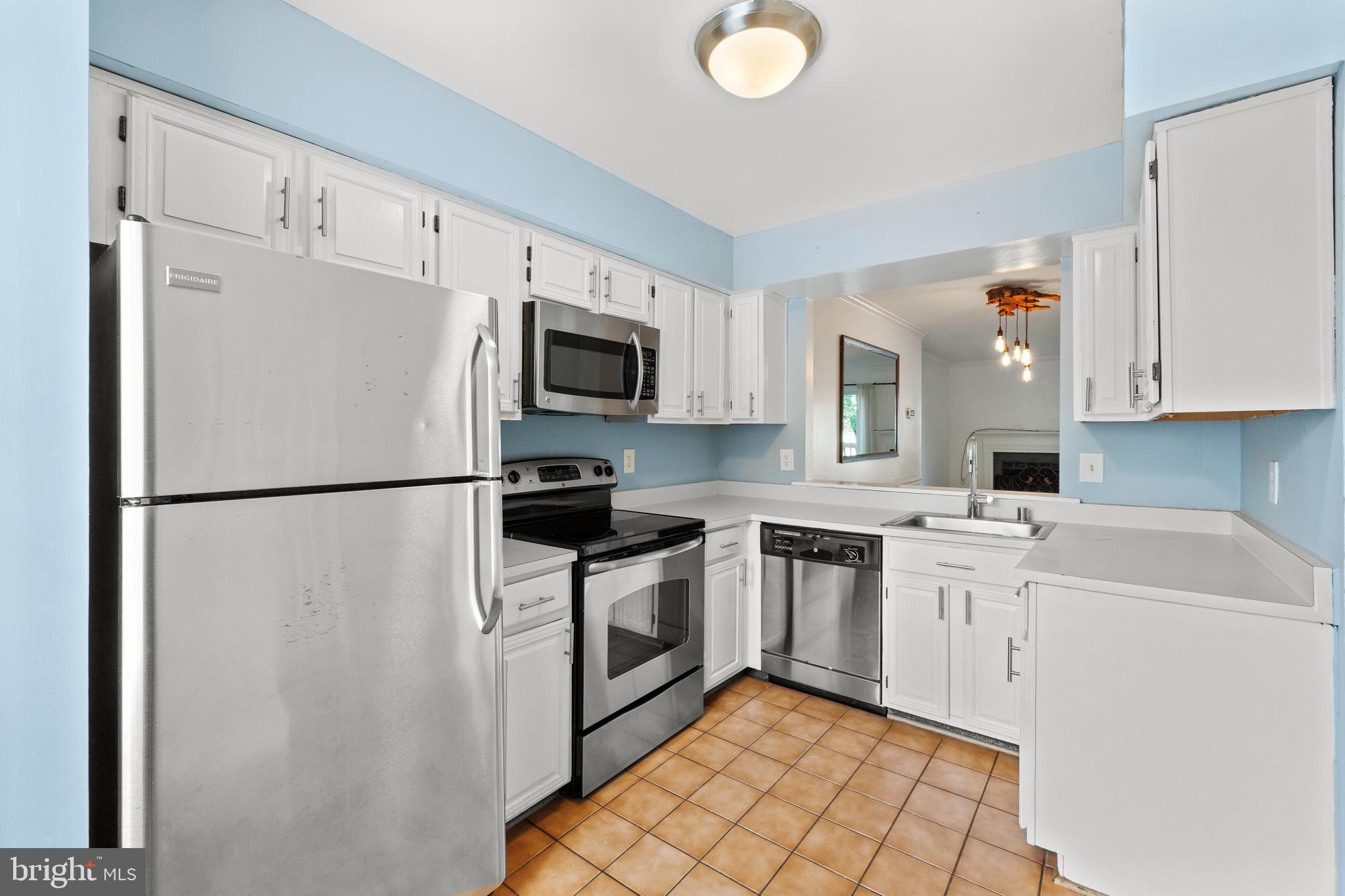 2127 HUTCHISON GROVE COURT