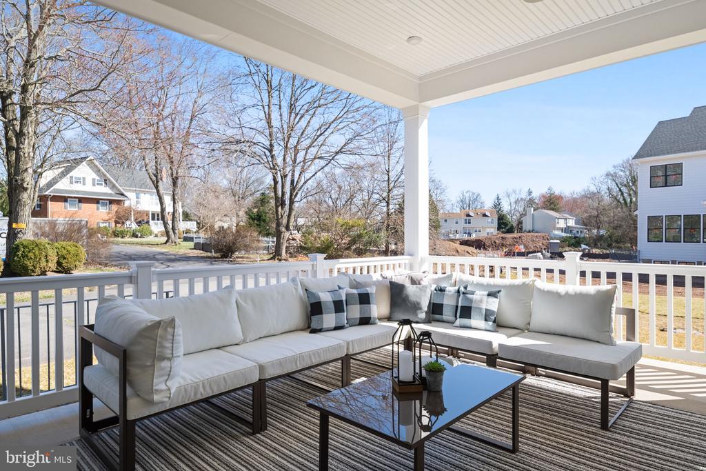 2808 Lake Retreat Drive