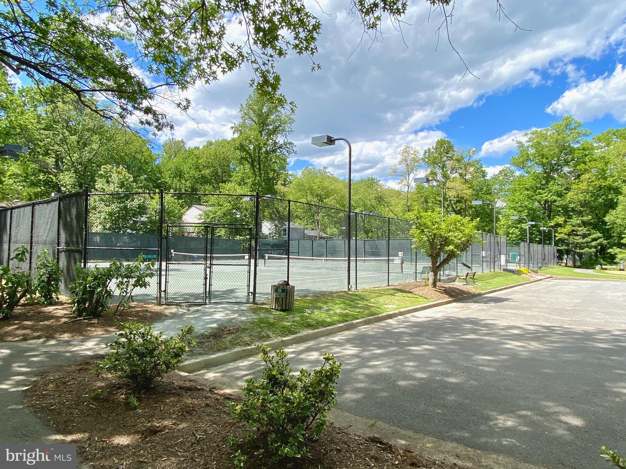 11560 WOODHOLLOW COURT