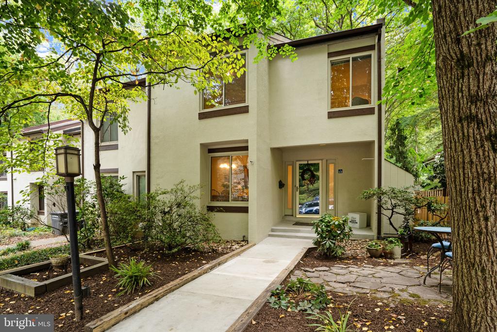 11560 WOODHOLLOW COURT