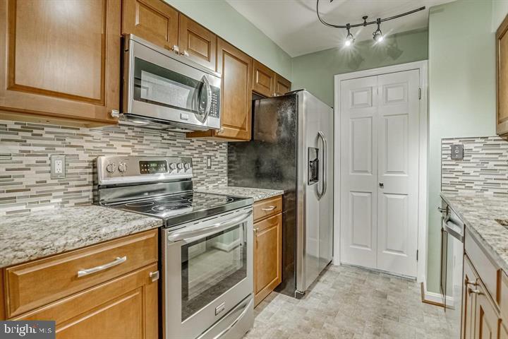 7718 LAFAYETTE FOREST DR #11