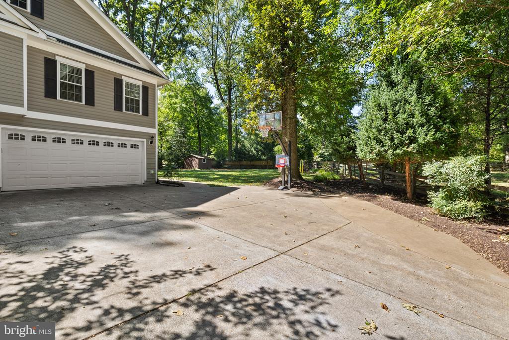 10033 GARRETT STREET