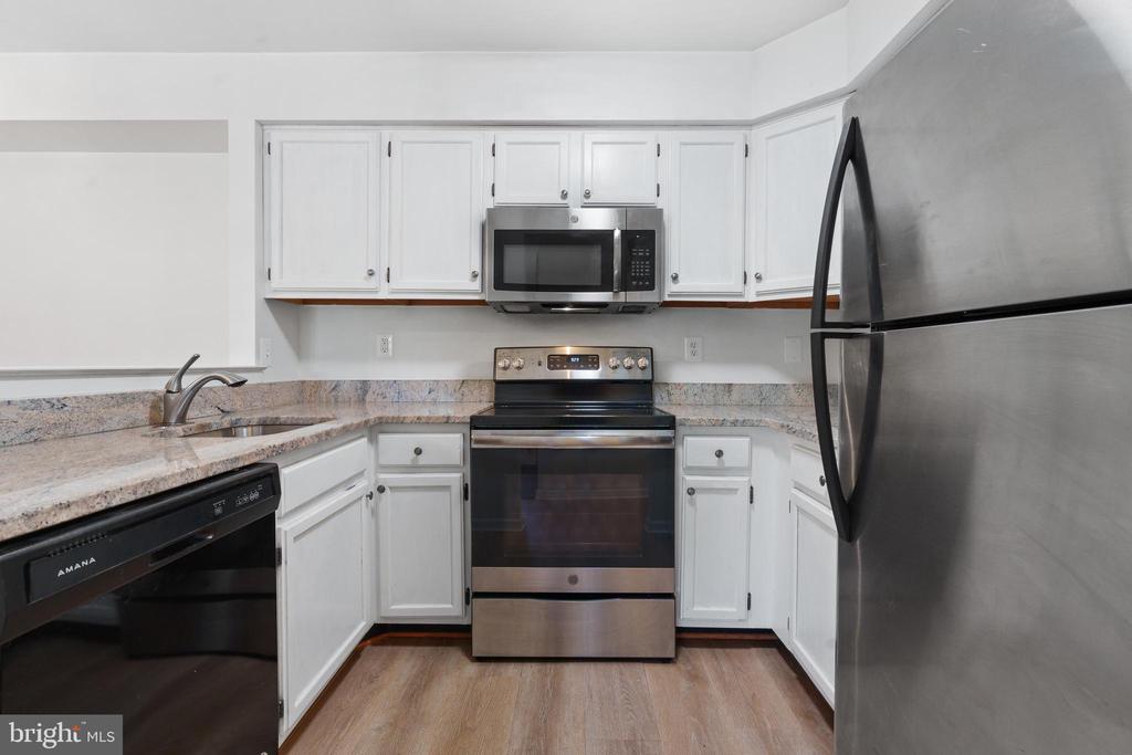 7811 Harrowgate Cir #6