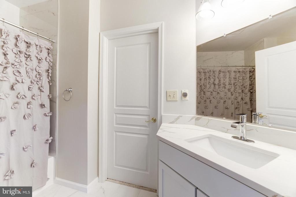 12915 Alton Sq #413