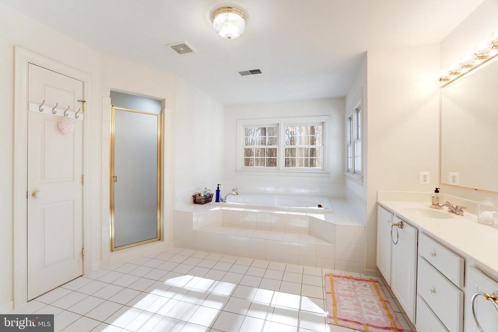 4810 BRADDOCK KNOLL WAY