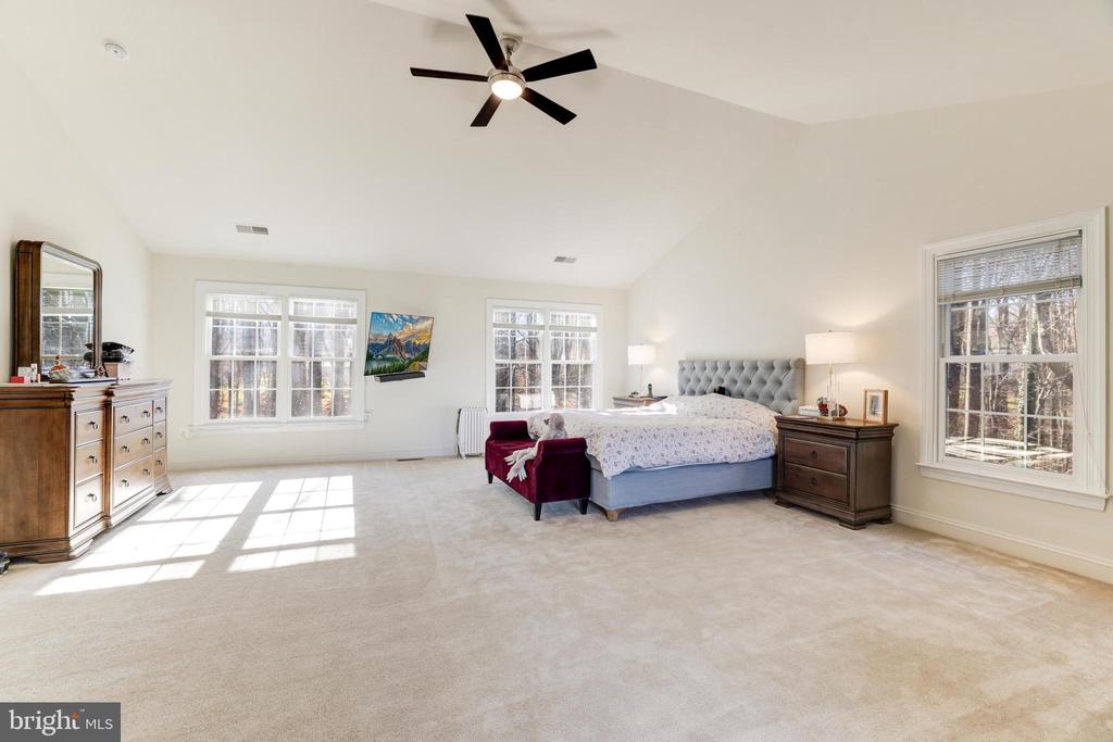 4810 BRADDOCK KNOLL WAY