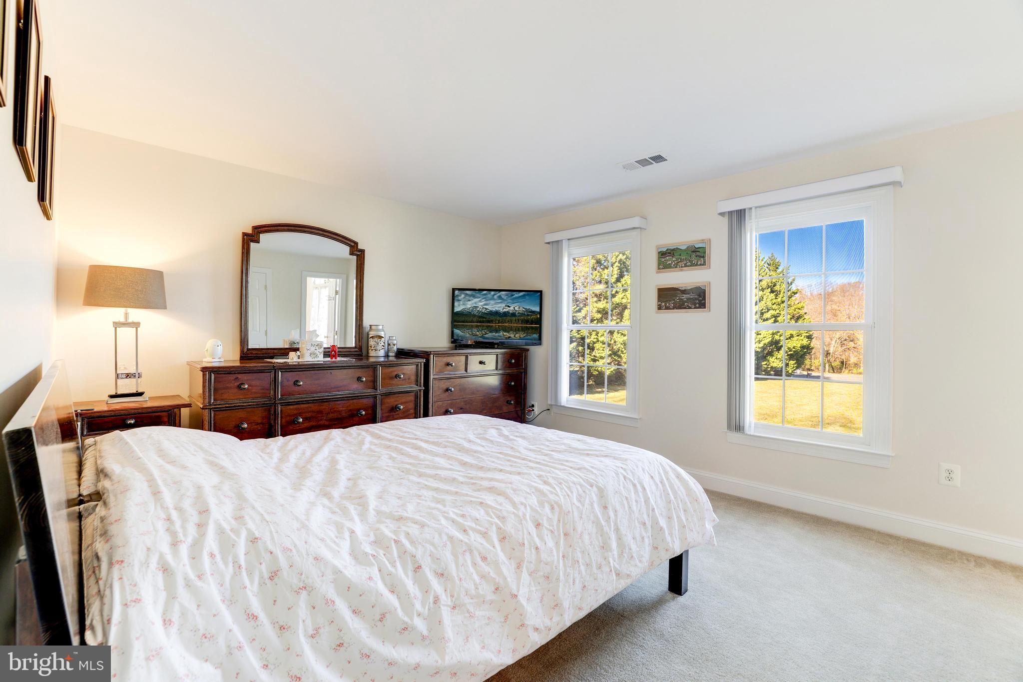 4810 BRADDOCK KNOLL WAY