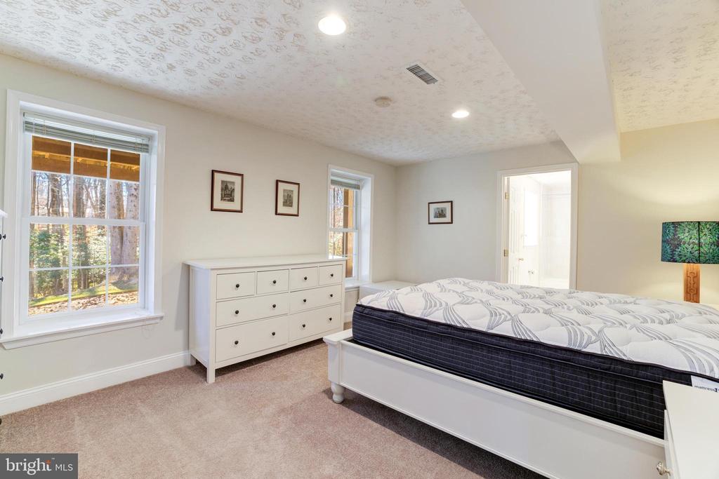 4810 BRADDOCK KNOLL WAY