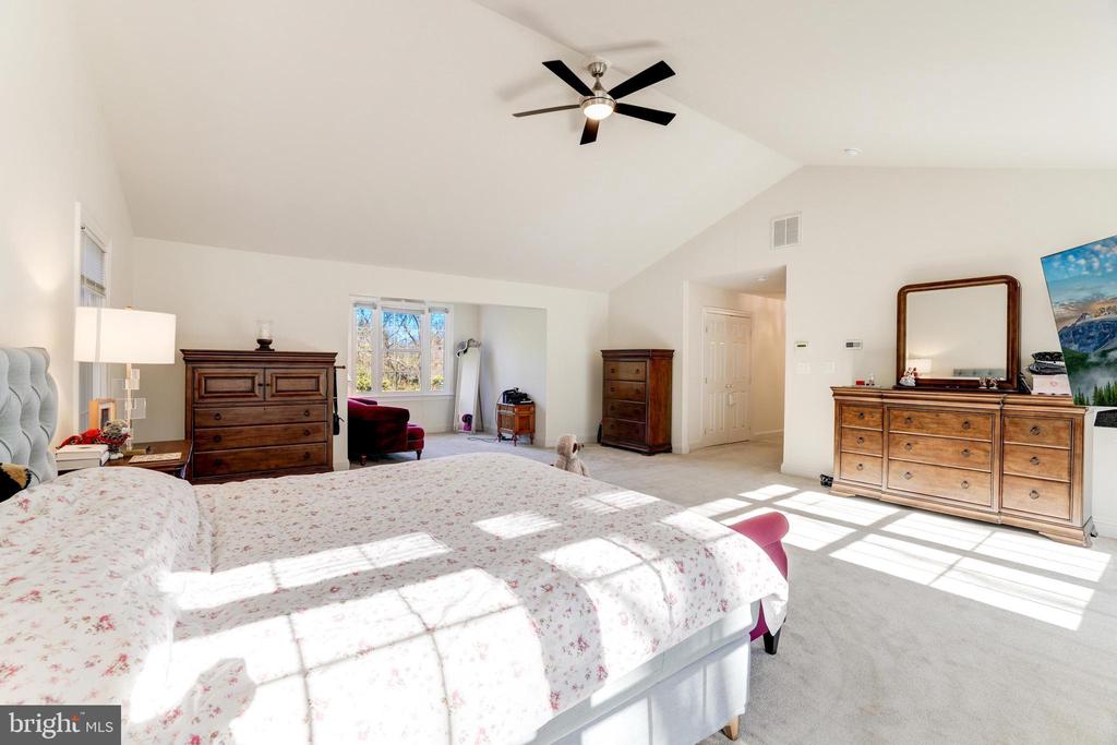 4810 BRADDOCK KNOLL WAY