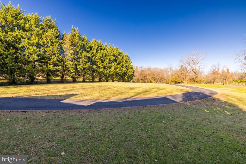 4810 BRADDOCK KNOLL WAY