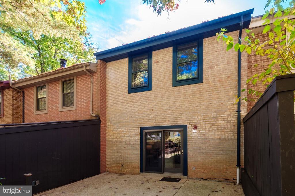 2165 Golf Course Dr
