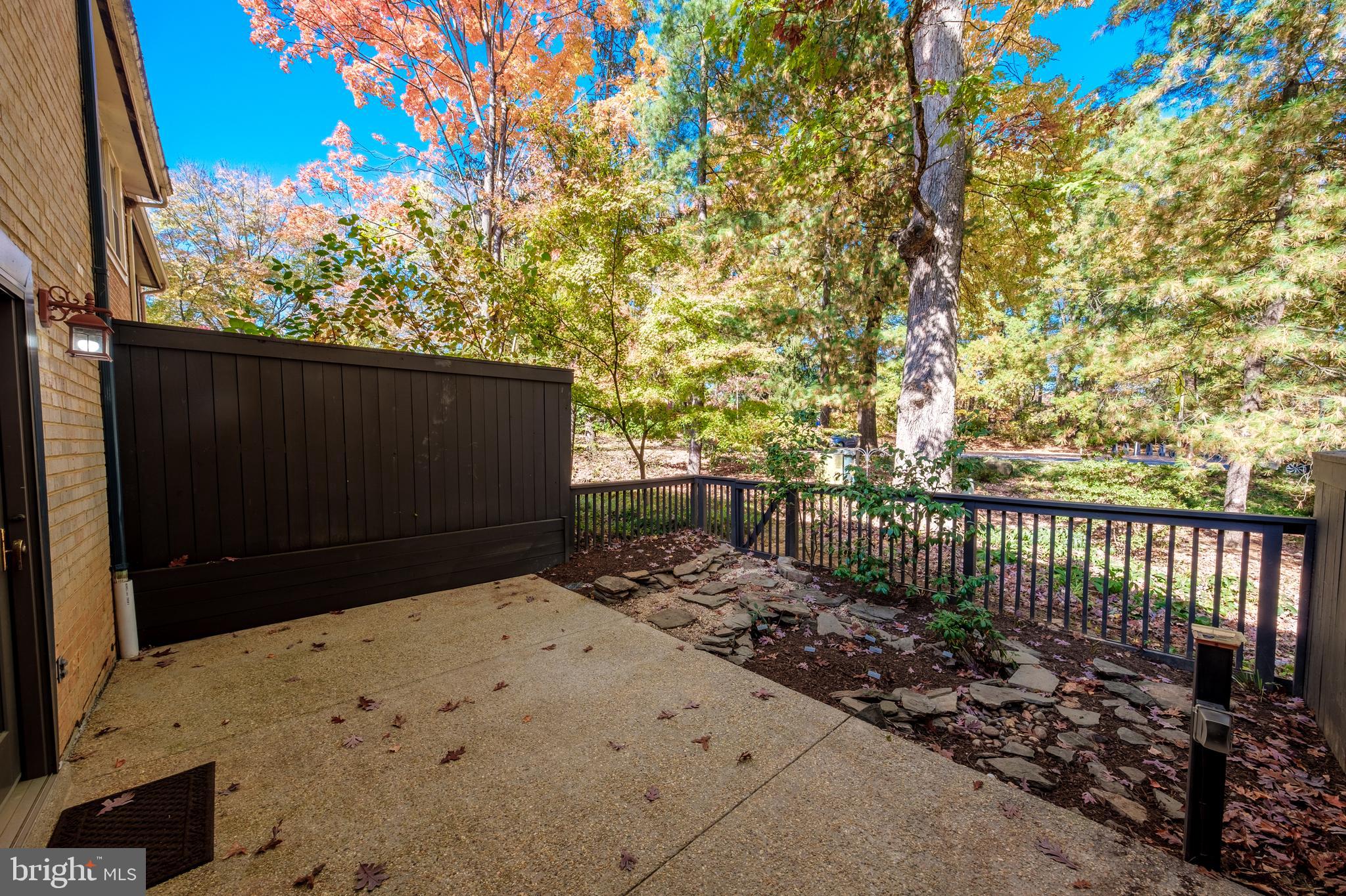 2165 Golf Course Dr