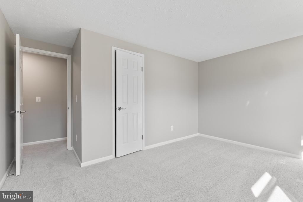 2329 Darius Ln