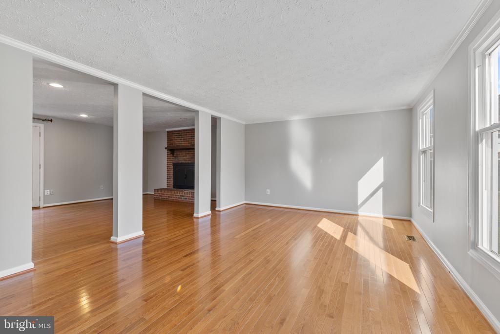 2329 Darius Ln