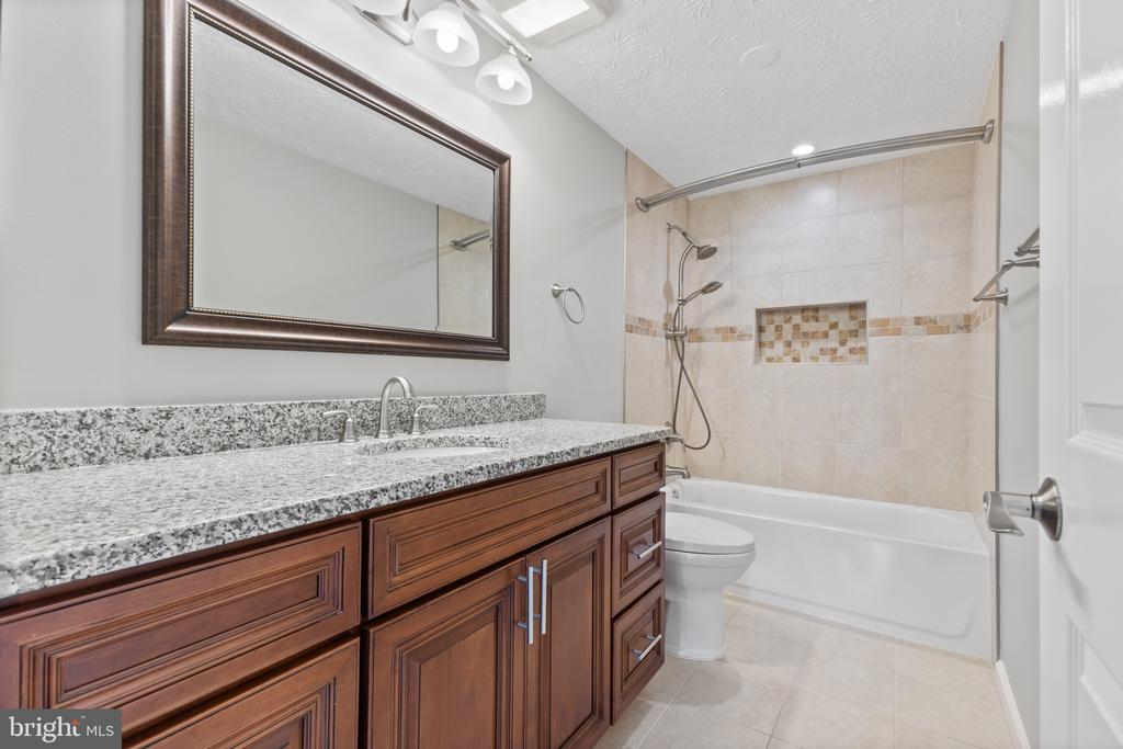 2329 Darius Ln