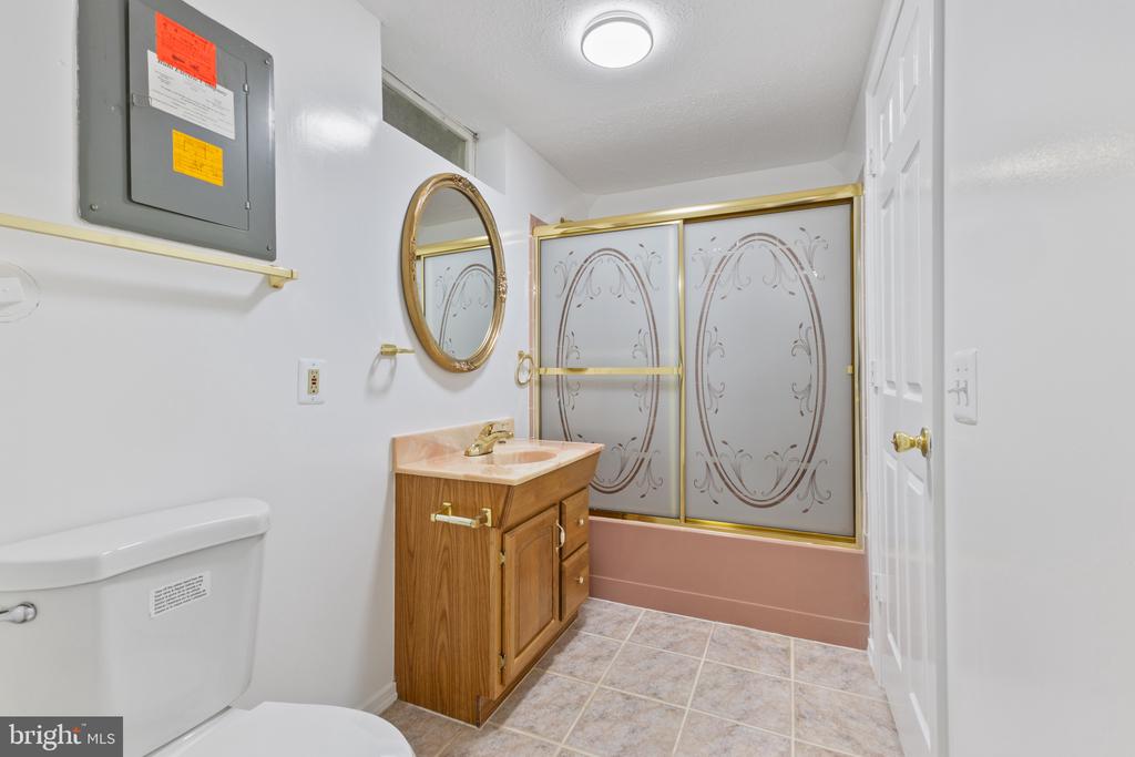 2329 Darius Ln