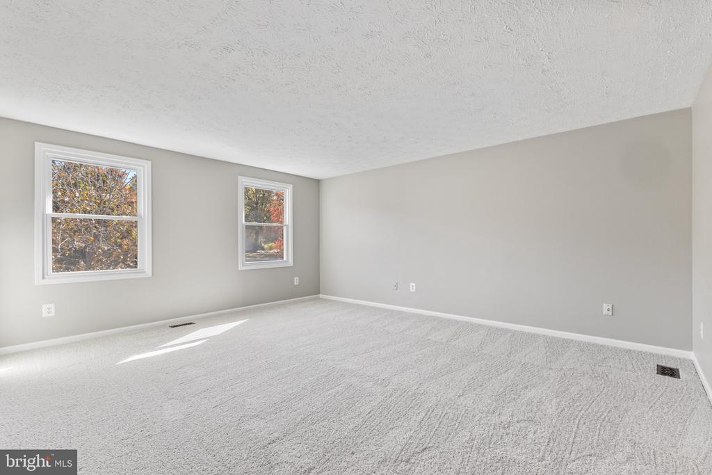 2329 Darius Ln