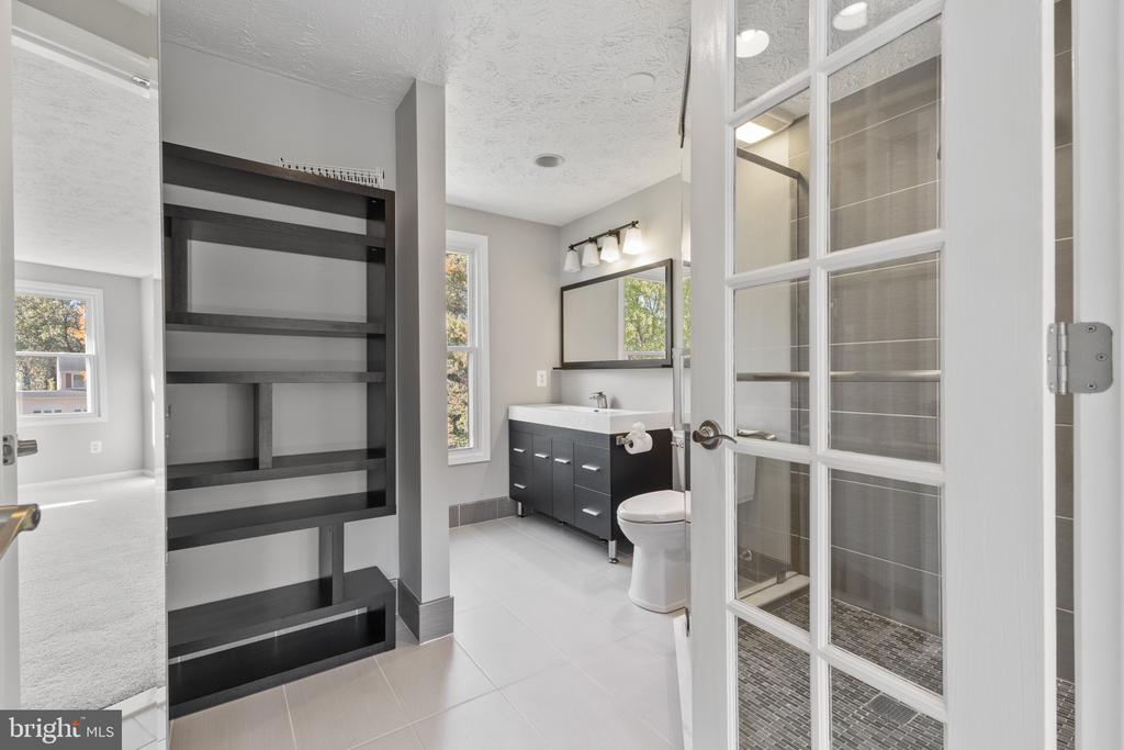 2329 Darius Ln