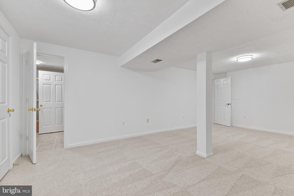 2329 Darius Ln