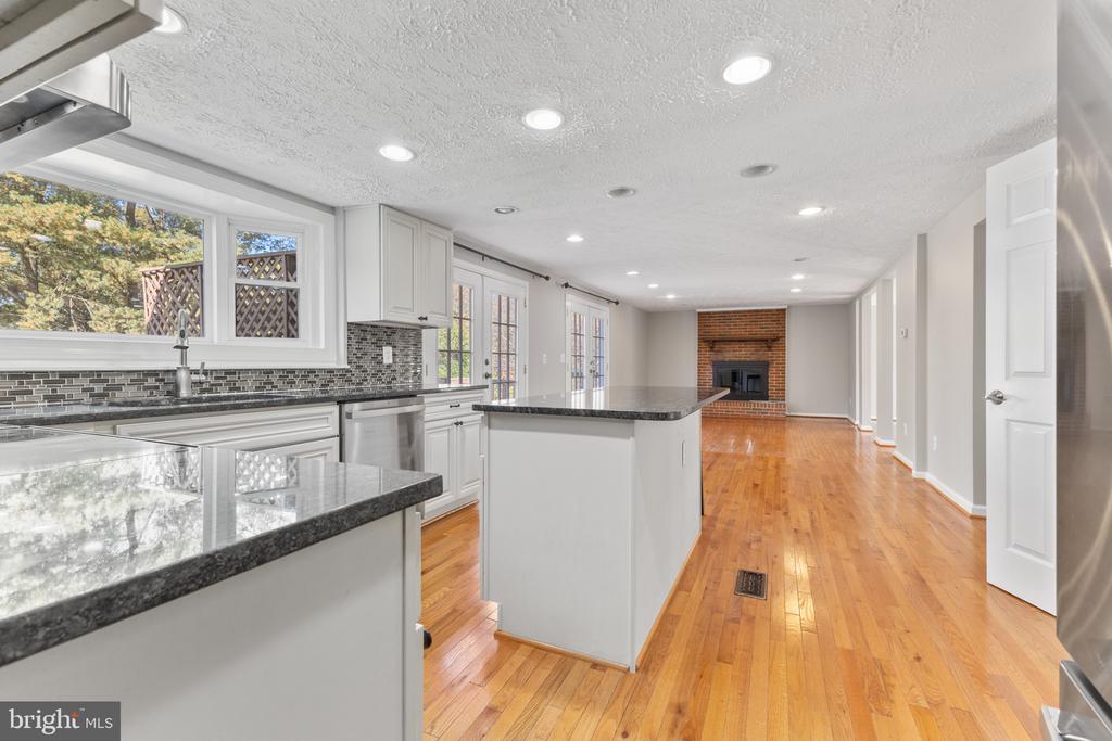 2329 Darius Ln