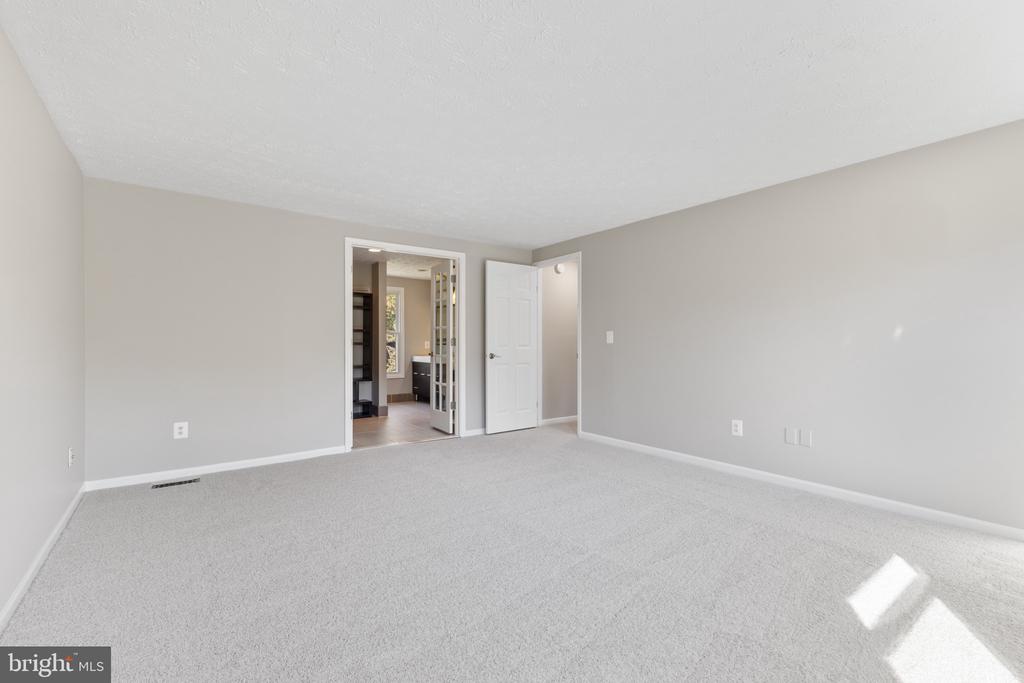 2329 Darius Ln