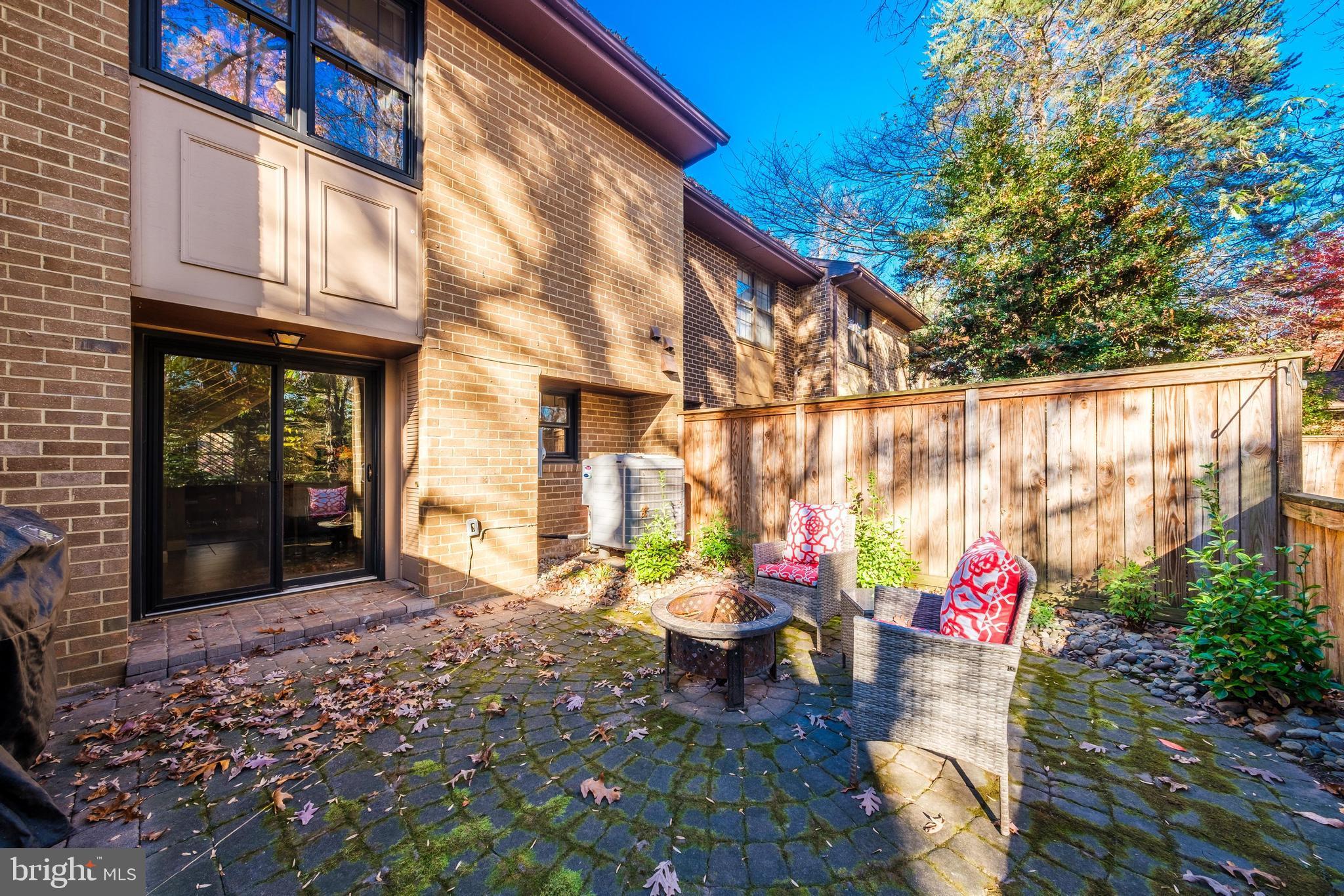 2066 Headlands Cir