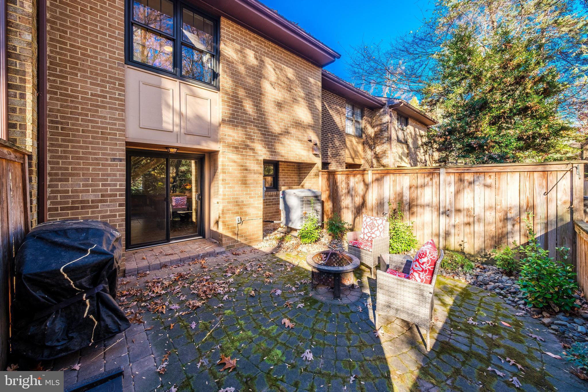 2066 Headlands Cir