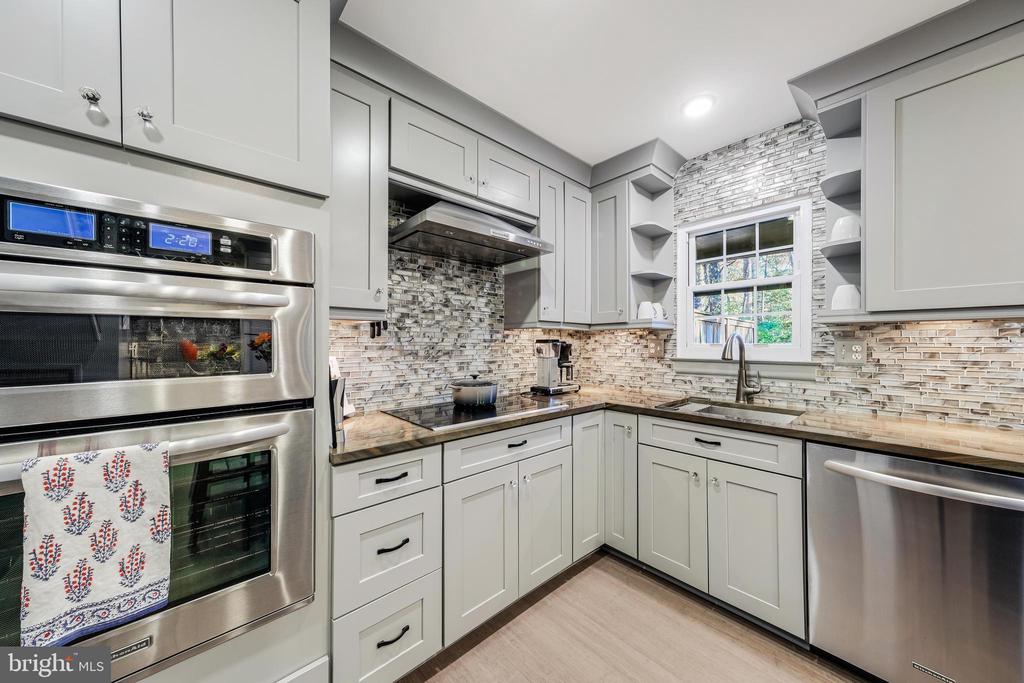 2066 Headlands Cir