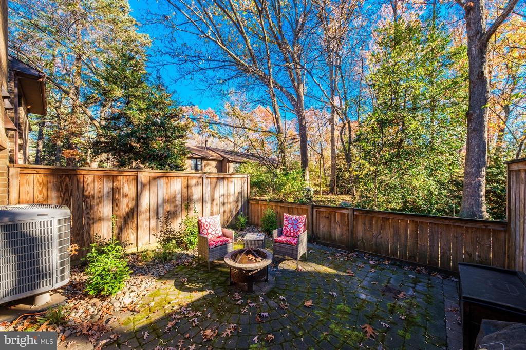 2066 Headlands Cir