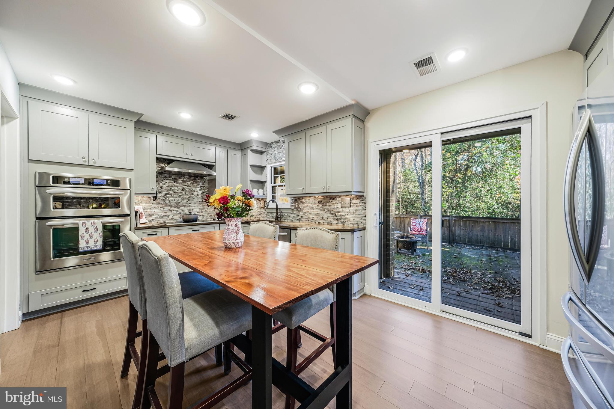 2066 Headlands Cir