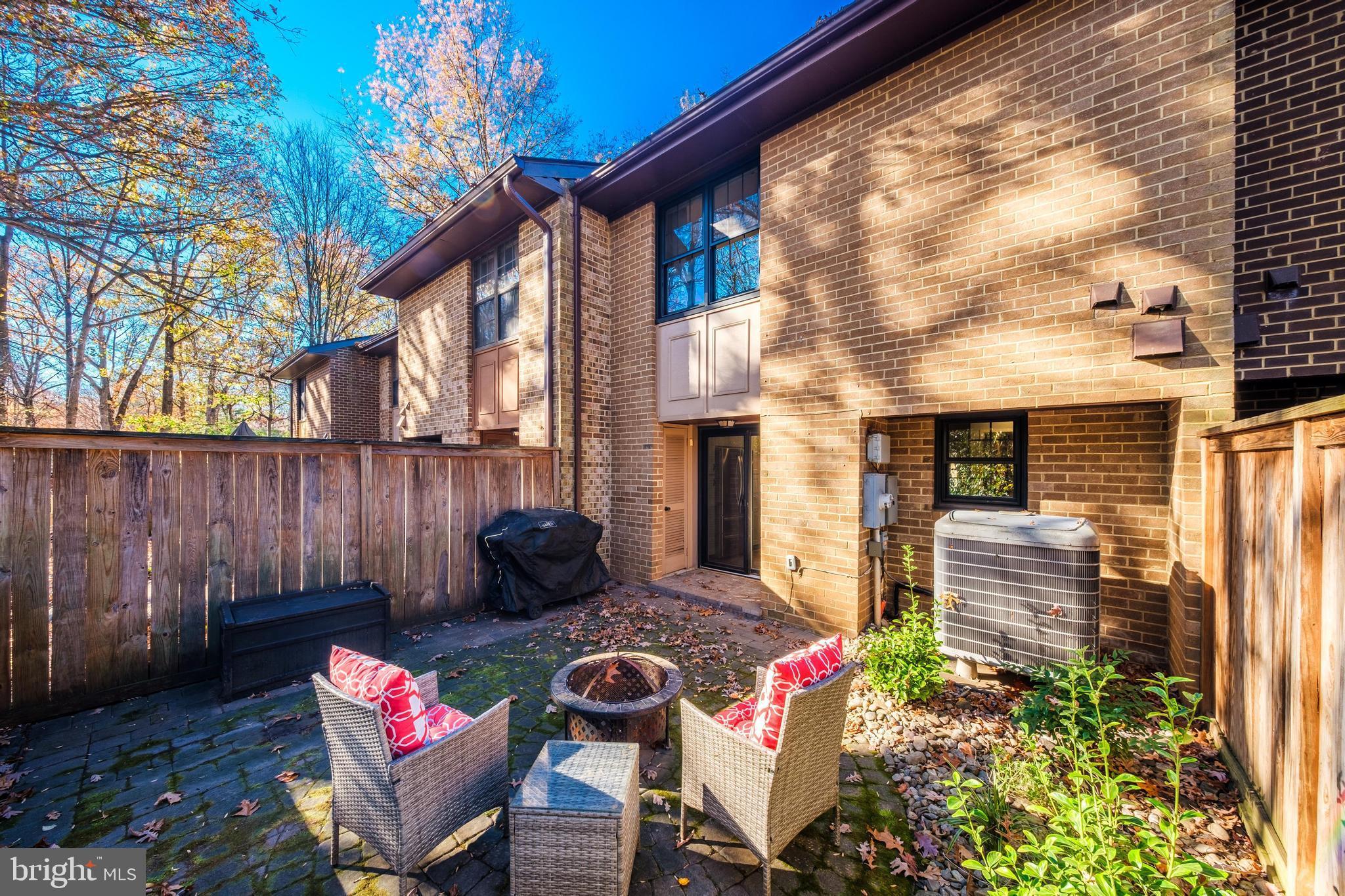 2066 Headlands Cir