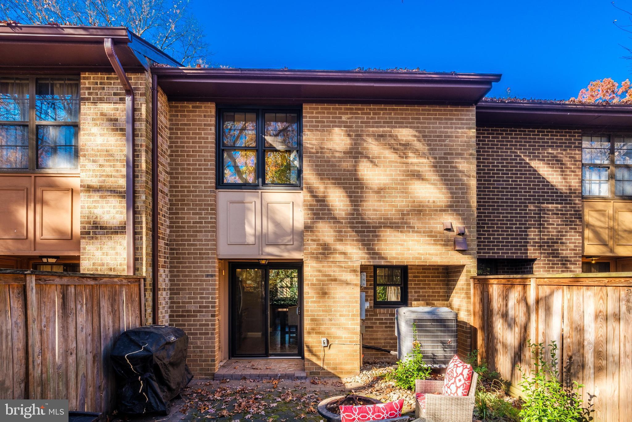 2066 Headlands Cir