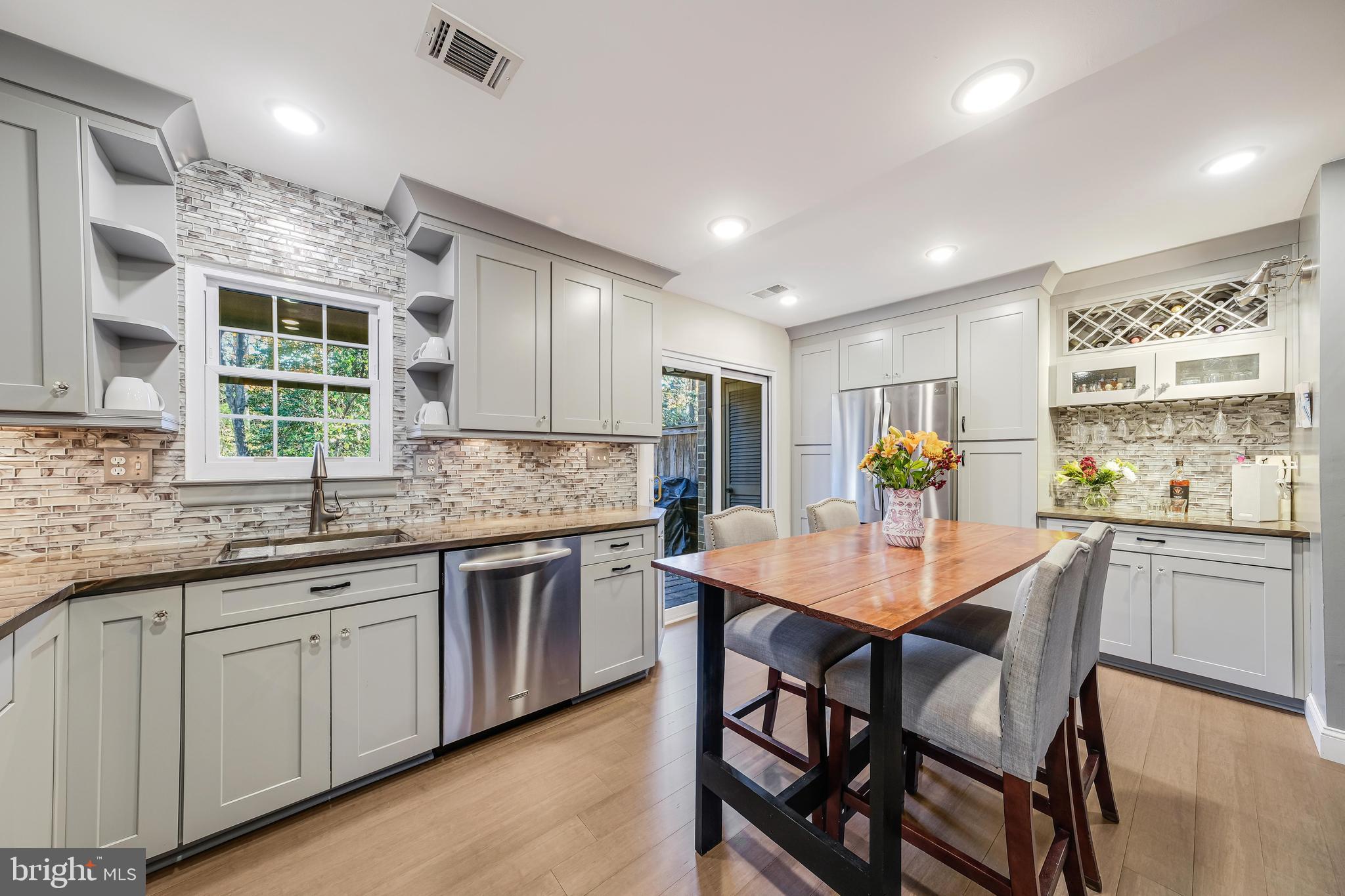 2066 Headlands Cir