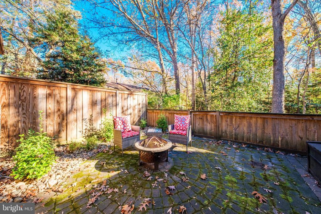 2066 Headlands Cir