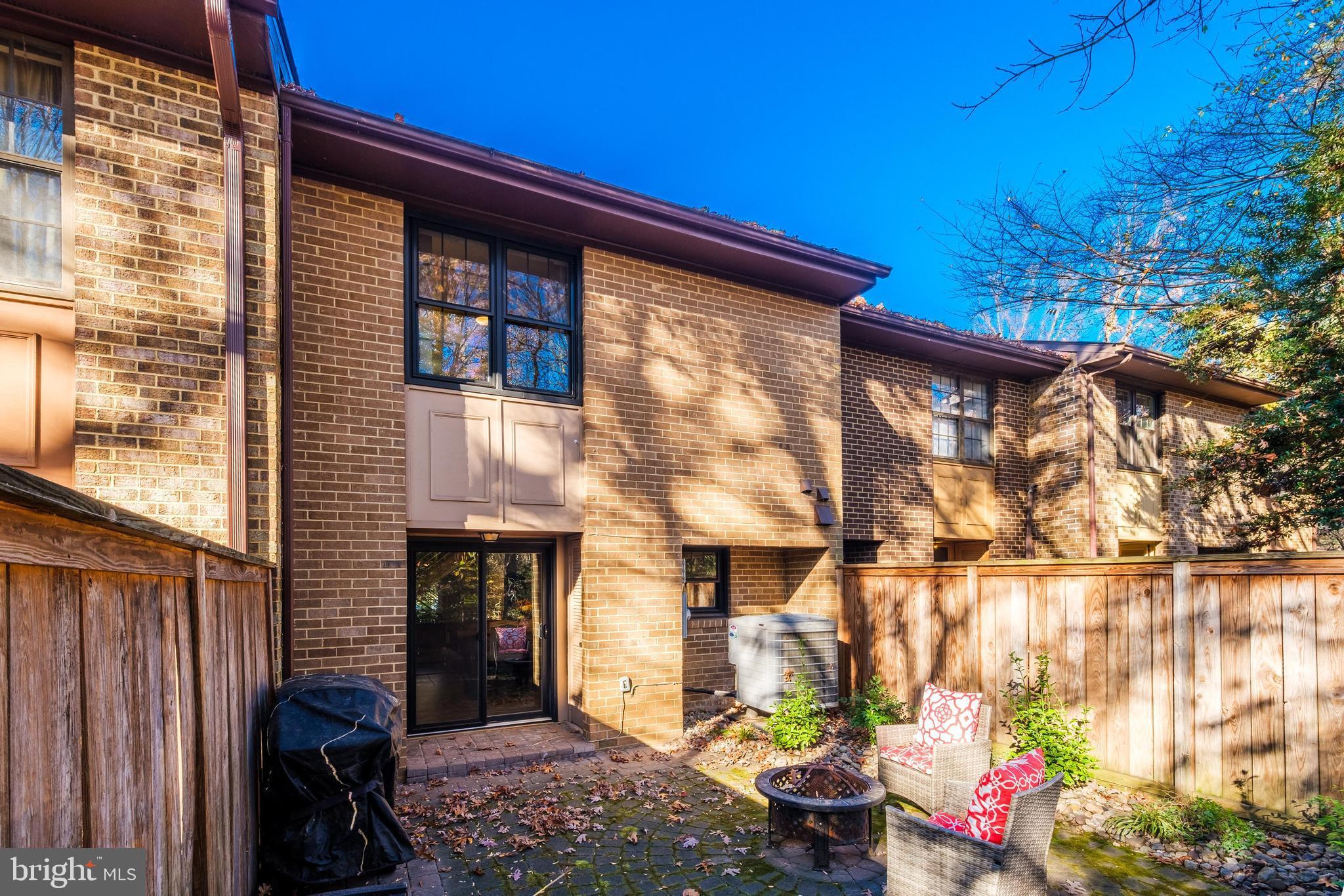 2066 Headlands Cir
