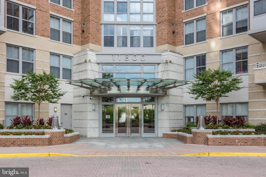 11800 Sunset Hills Rd #203