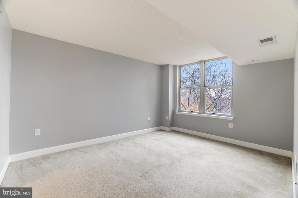 11800 Sunset Hills Rd #203