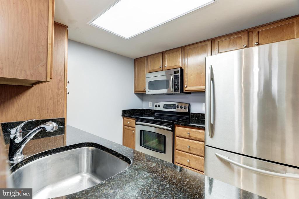 11800 Sunset Hills Rd #203
