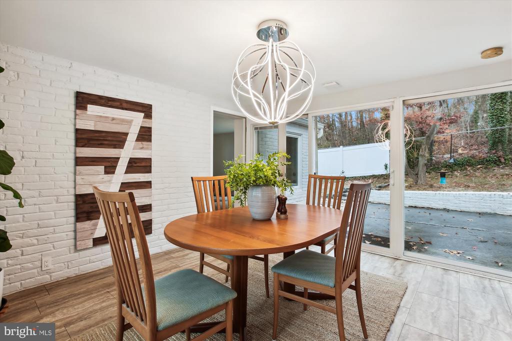 1228 MORNINGSIDE LANE