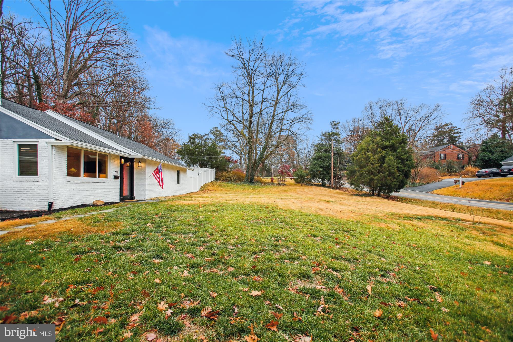 1228 MORNINGSIDE LANE