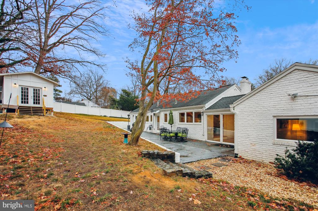 1228 MORNINGSIDE LANE